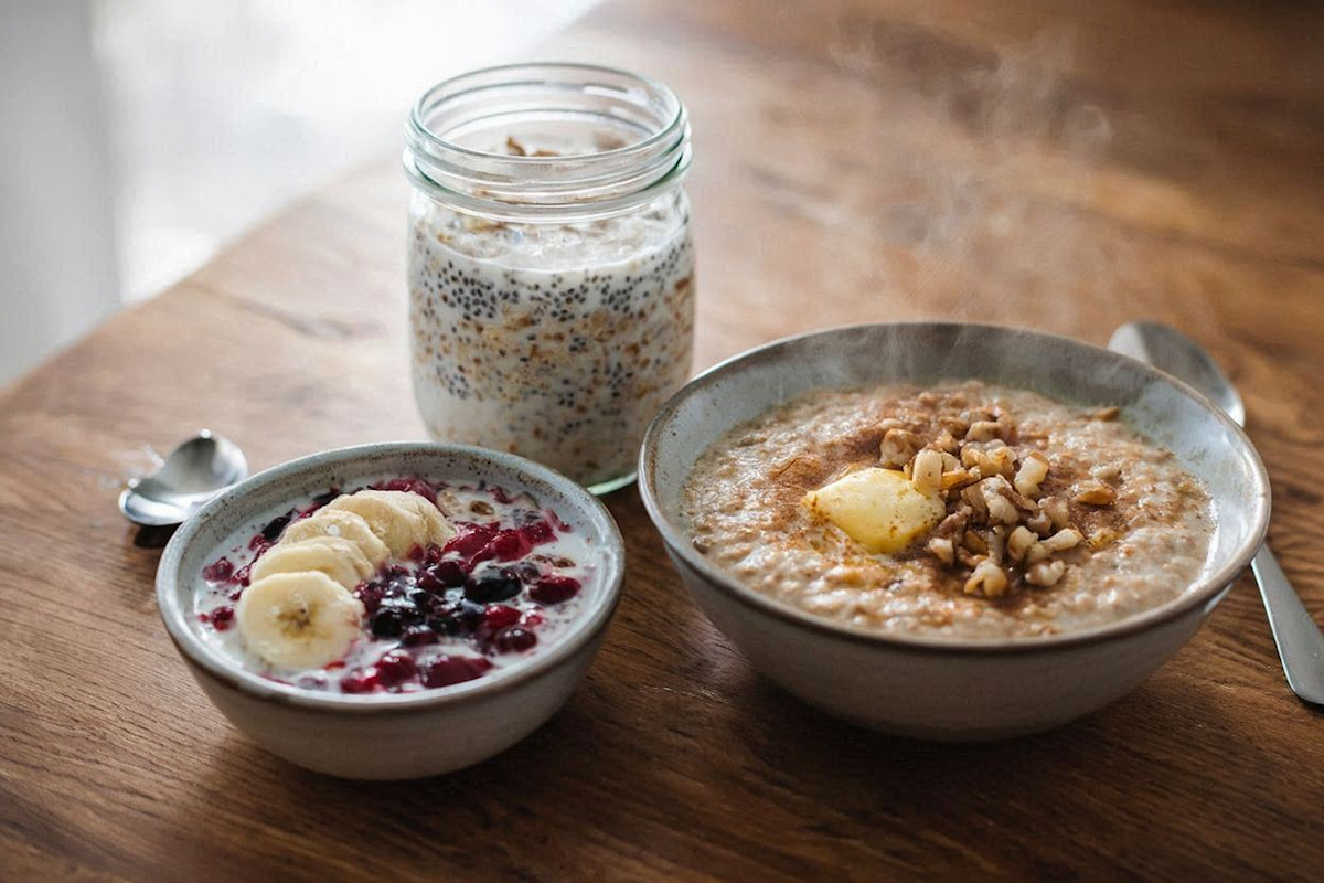 Creamy overnight oats in a mason jar topped with fresh blueberries, sliced banana, chia seeds, almond butter drizzle, and cinnamon